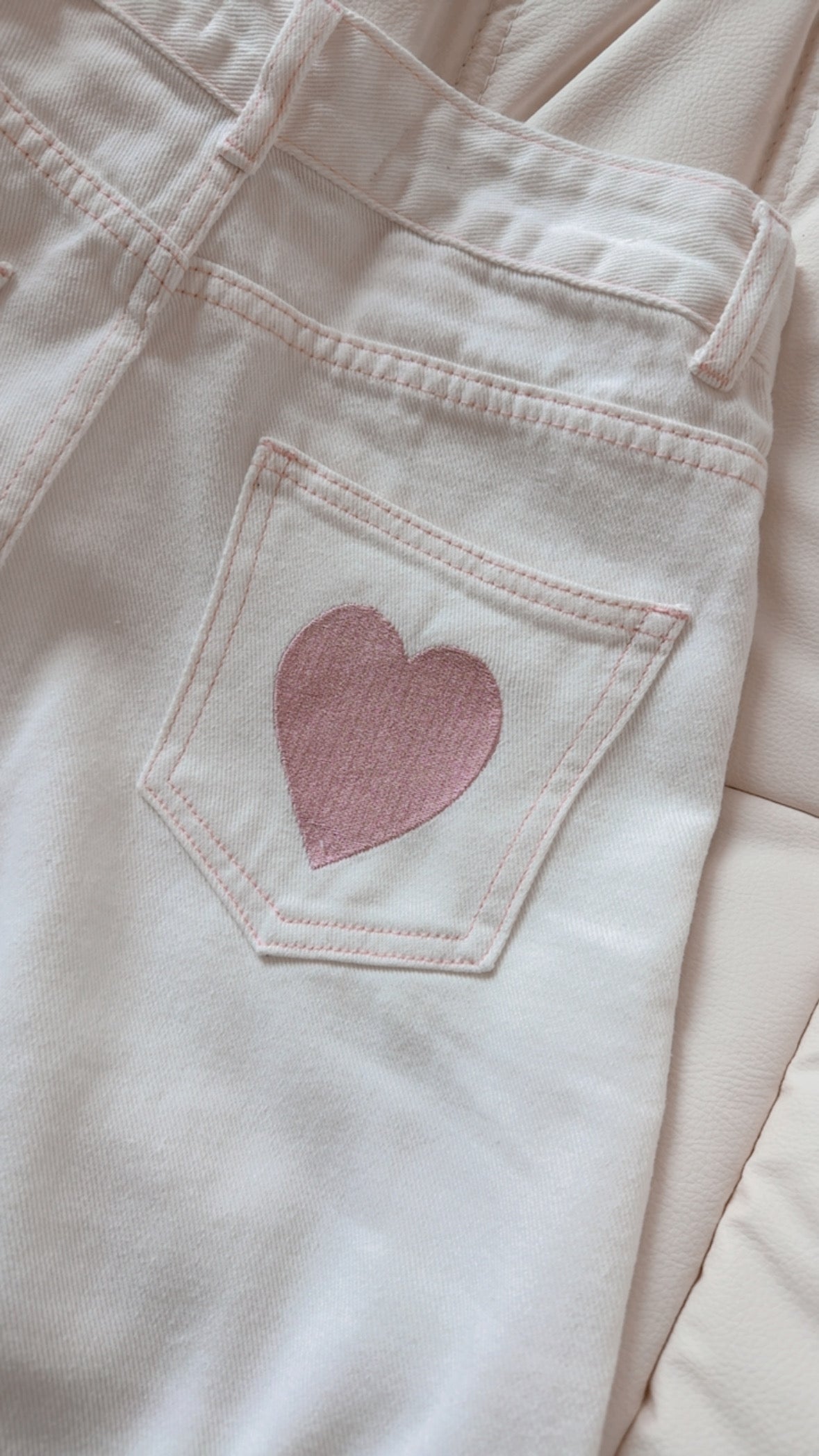 直筒愛心刺繡牛仔褲